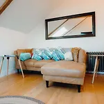Beautiful 1 Bedroom Apartment Close To The Harbour