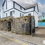Wall Cottage
