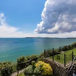 Sherbourne House - Seaside Apartment