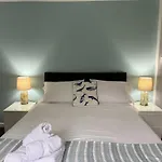 Cottage Court Hotel