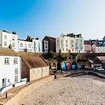 8 St Marys Court Tenby