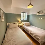 Apartment With Swimming Pool