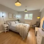 Apartment With Swimming Pool