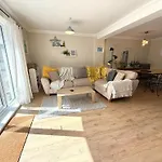 Apartment With Swimming Pool