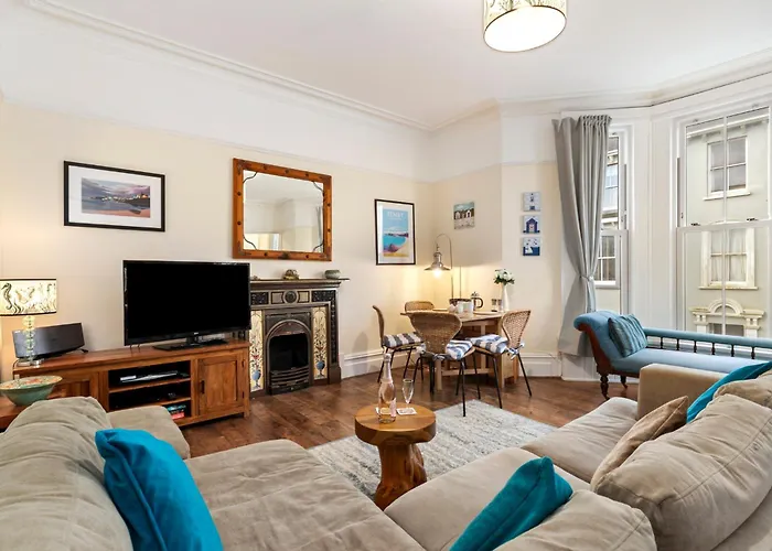 Sherbourne House - Seaside Apartment