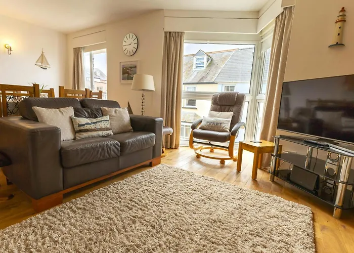 8 St Marys Court Tenby