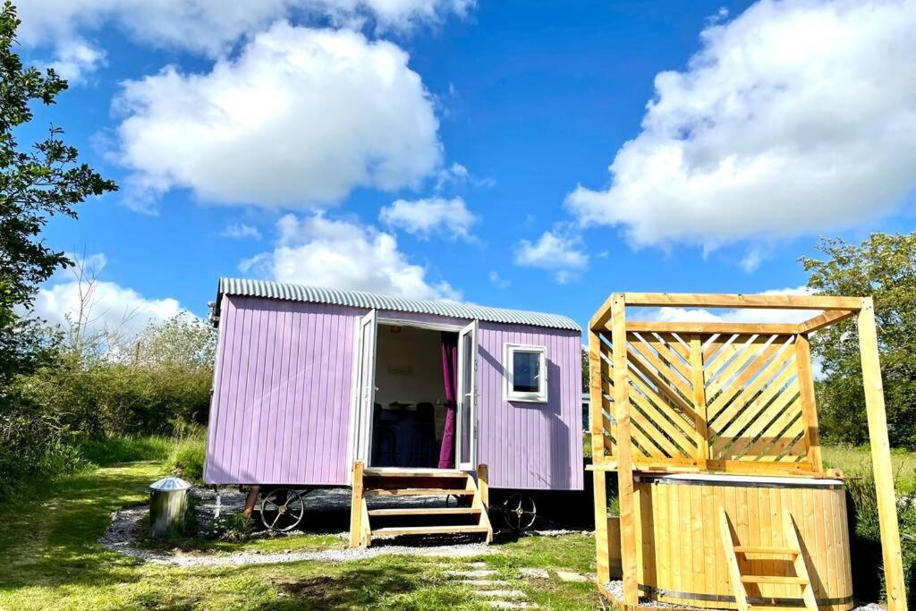 Lilac Tree Hut Holiday home *