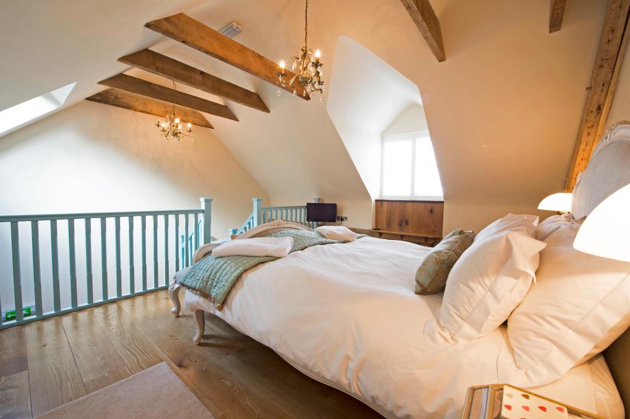 Trefloyne Manor Country house *