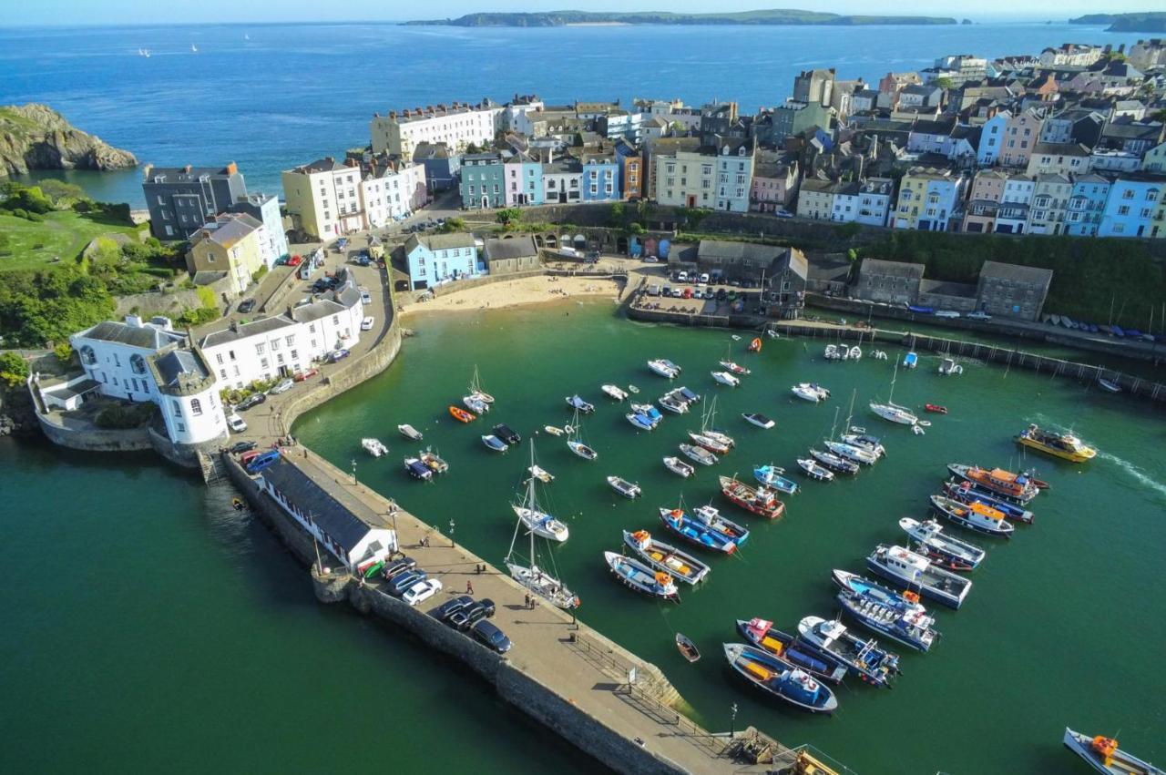 Holiday home Gwynne House - 6 Bedroom Luxurious - Harbour