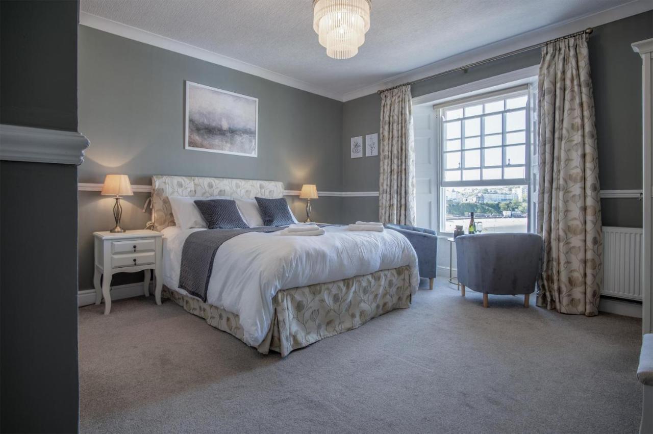 Gwynne House - 6 Bedroom Luxurious - Harbour Holiday home *