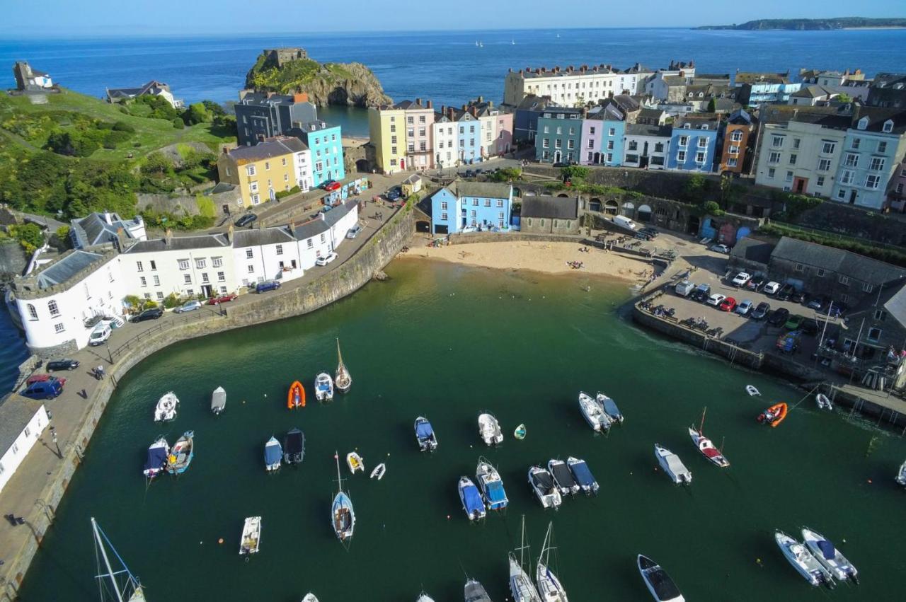 Gwynne House - 6 Bedroom Luxurious - Harbour Holiday home *