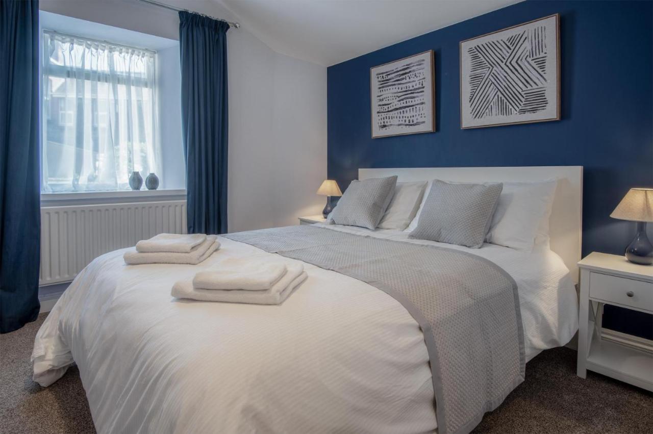 Gwynne House - 6 Bedroom Luxurious - Harbour Holiday home *