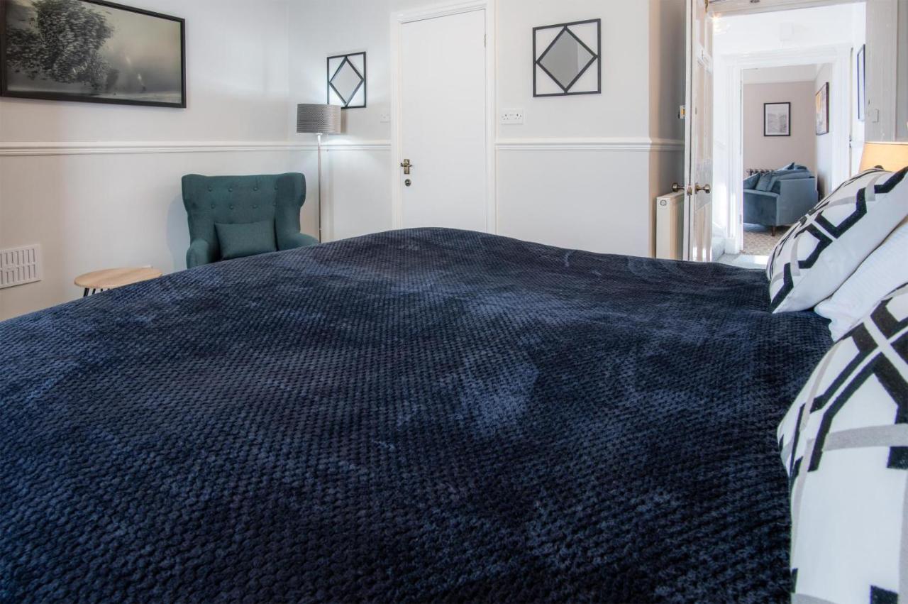 Gwynne House - 6 Bedroom Luxurious - Harbour Holiday home Tenby
