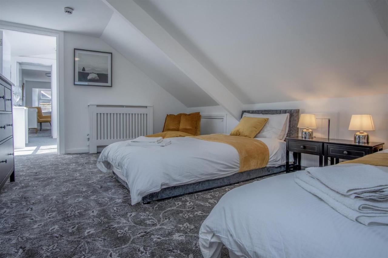 Gwynne House - 6 Bedroom Luxurious - Harbour Holiday home Tenby