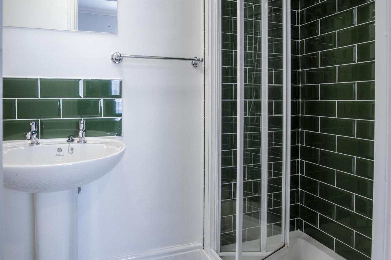 Gwynne House - 6 Bedroom Luxurious - Harbour Holiday home Tenby