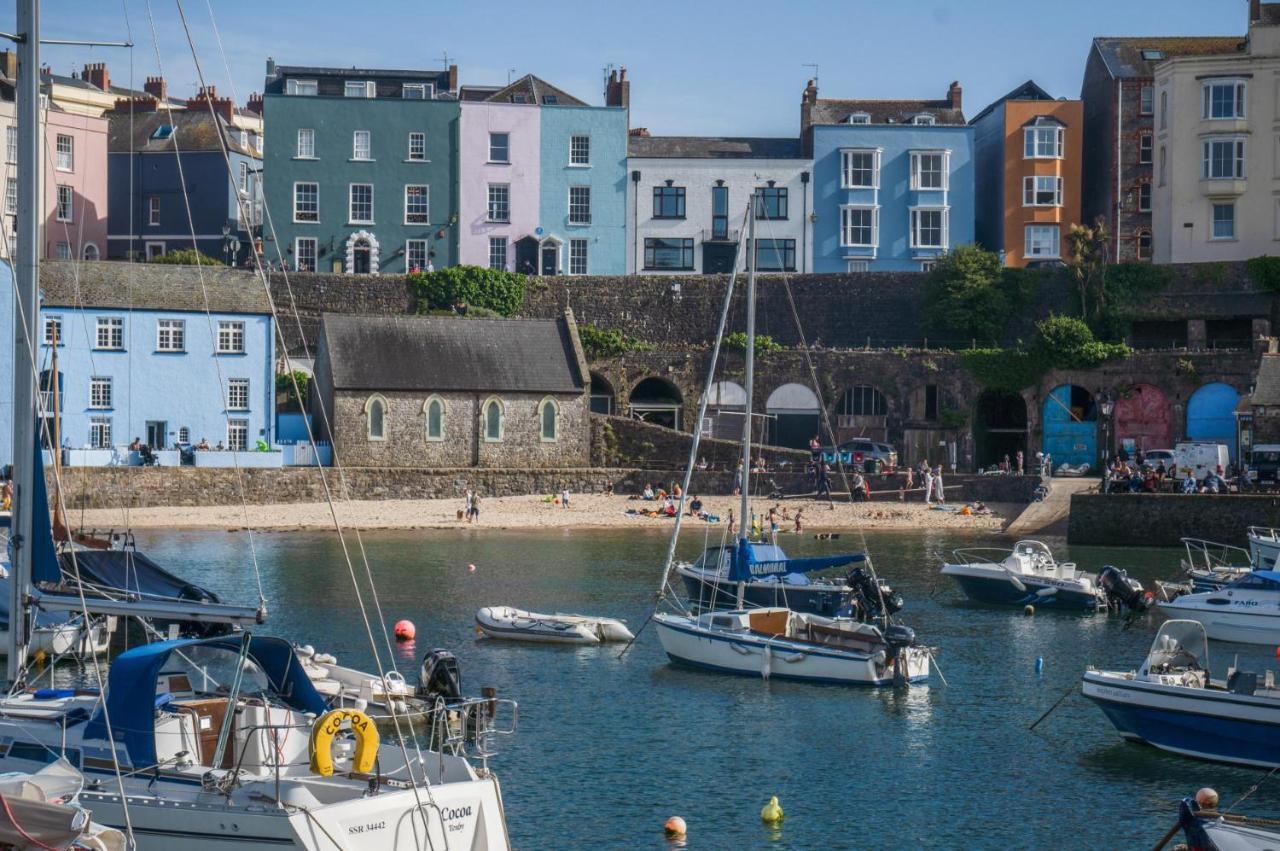 Gwynne House - 6 Bedroom Luxurious - Harbour Holiday home *