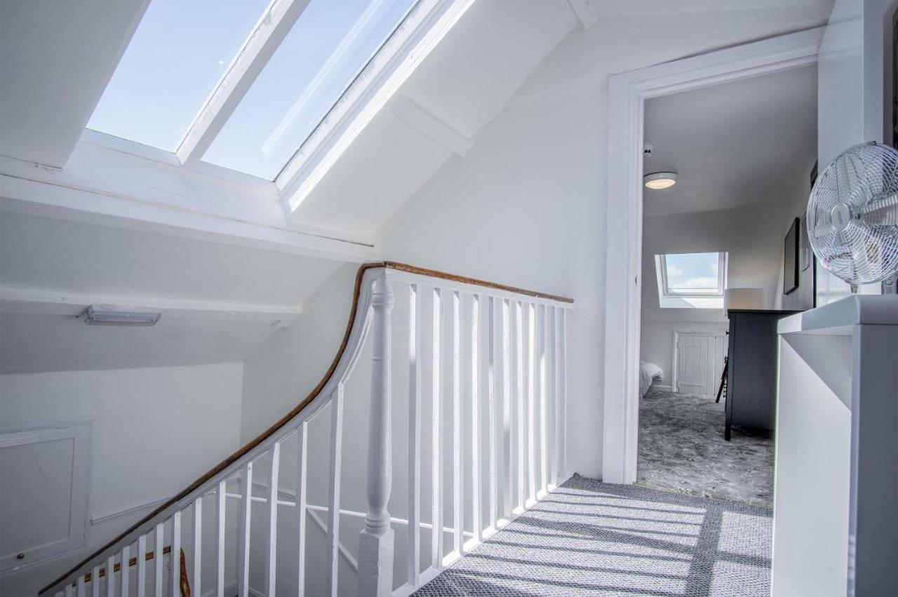 Gwynne House - 6 Bedroom Luxurious - Harbour Holiday home
