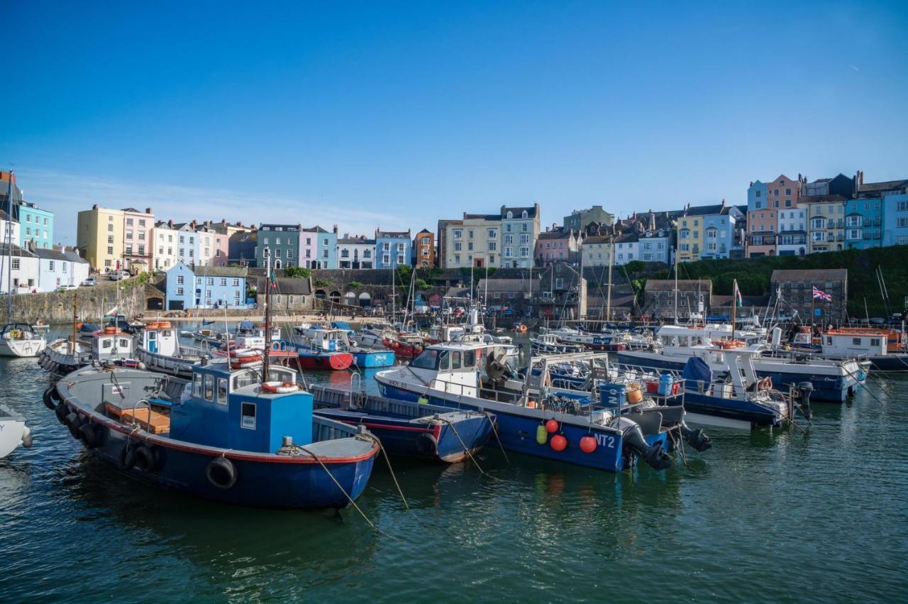 Gwynne House - 6 Bedroom Luxurious - Harbour Holiday home