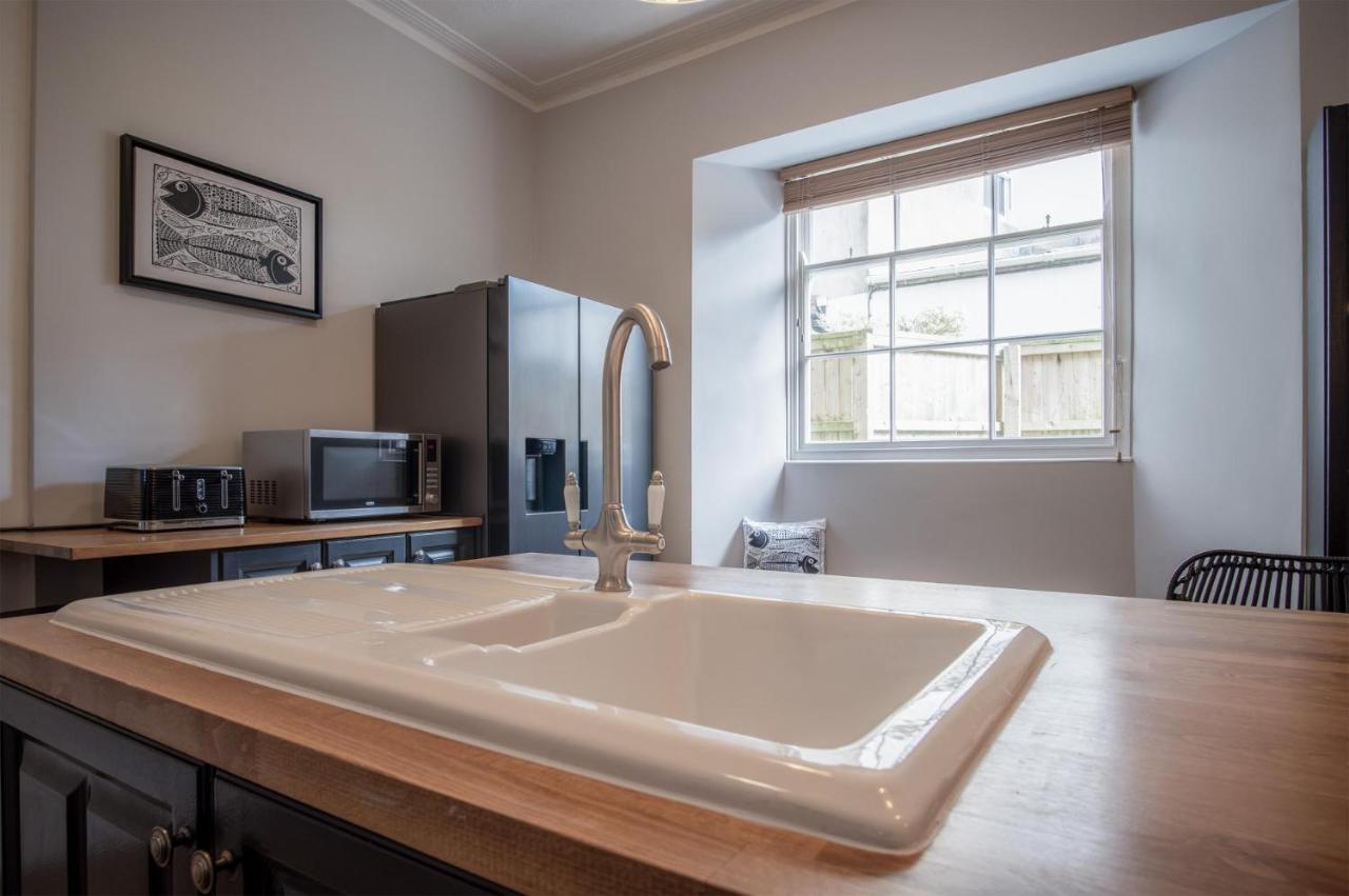 Gwynne House - 6 Bedroom Luxurious - Harbour Holiday home Tenby