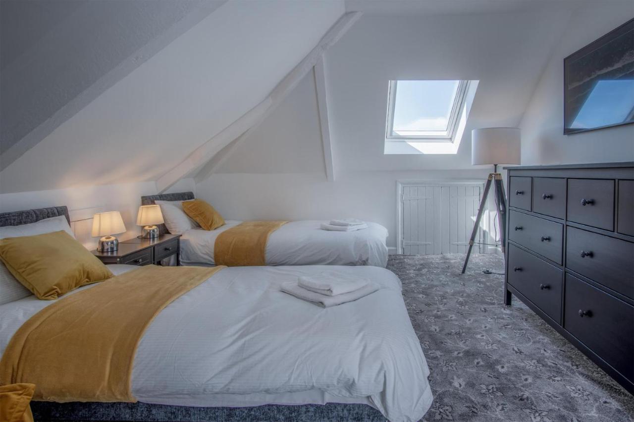 Gwynne House - 6 Bedroom Luxurious - Harbour Holiday home Tenby