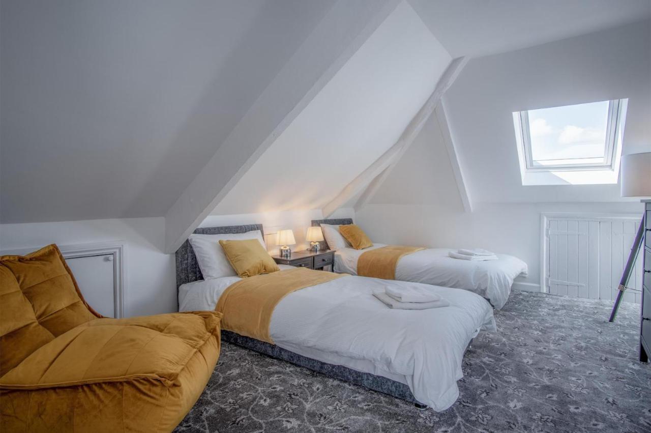 Gwynne House - 6 Bedroom Luxurious - Harbour Holiday home Tenby