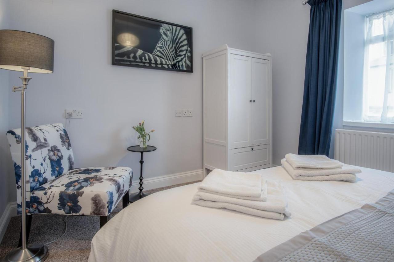 Gwynne House - 6 Bedroom Luxurious - Harbour Holiday home Tenby