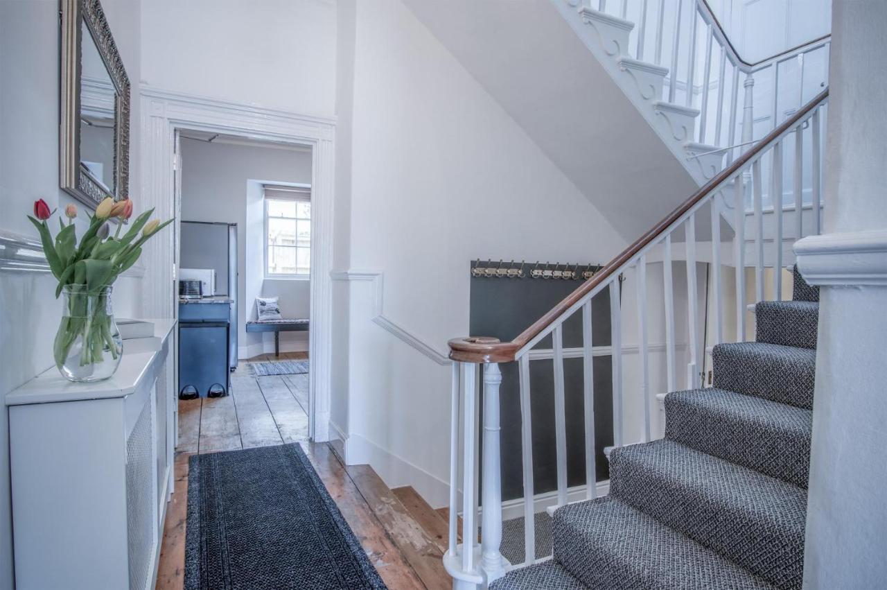 Gwynne House - 6 Bedroom Luxurious - Harbour Holiday home