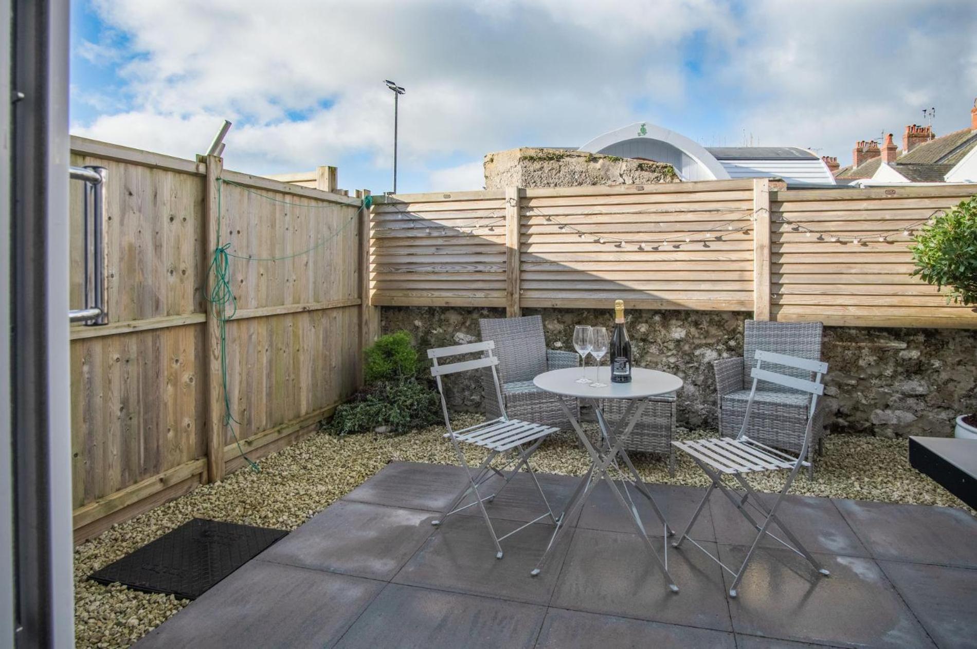 Ty Melyn - 2 Bedroom - *