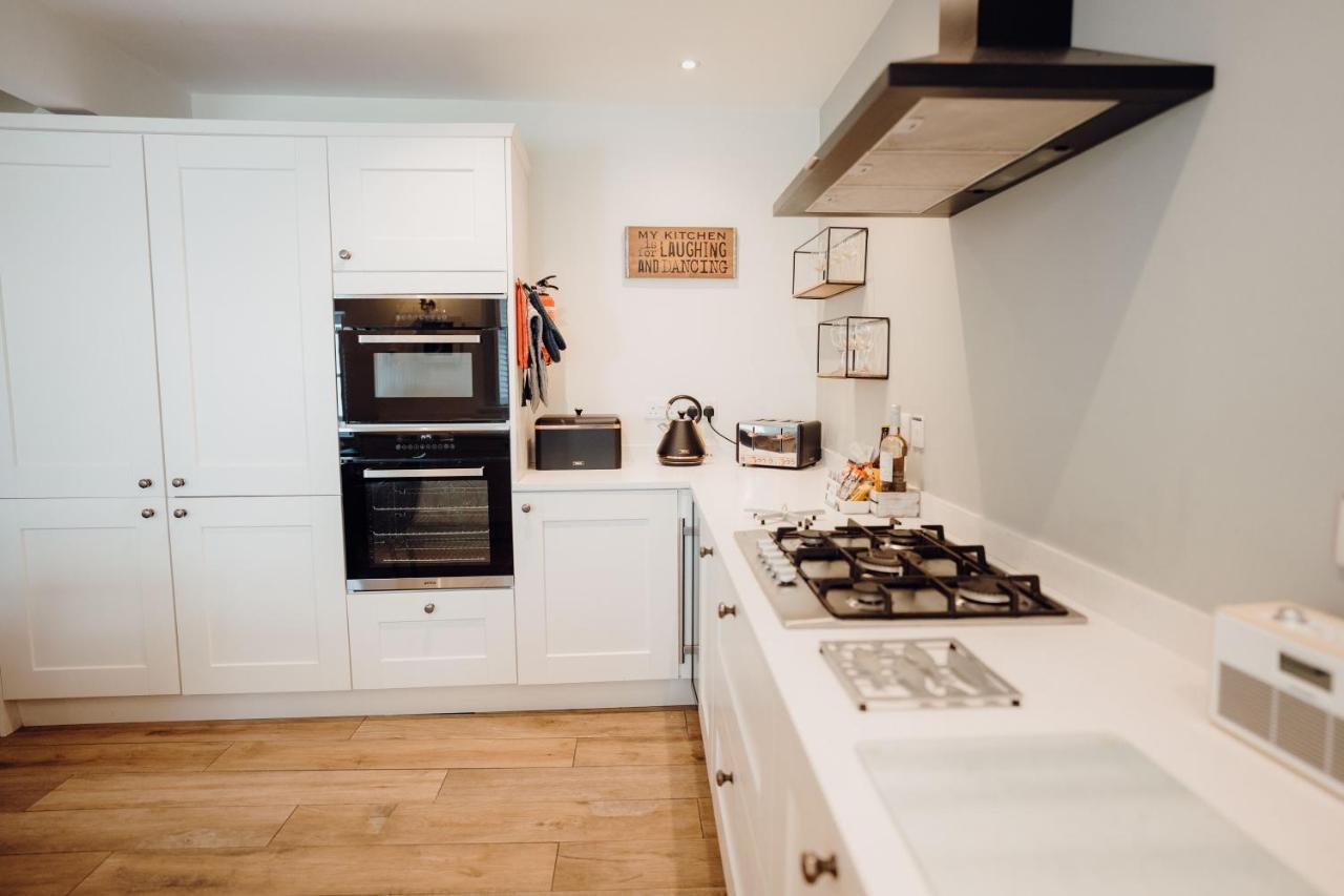 Quaint Cosy With A Hot Tub In Centre