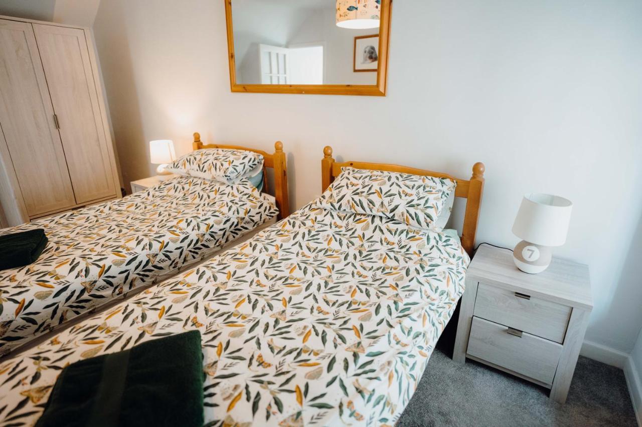 Quaint Cosy With A Hot Tub In Centre Tenby