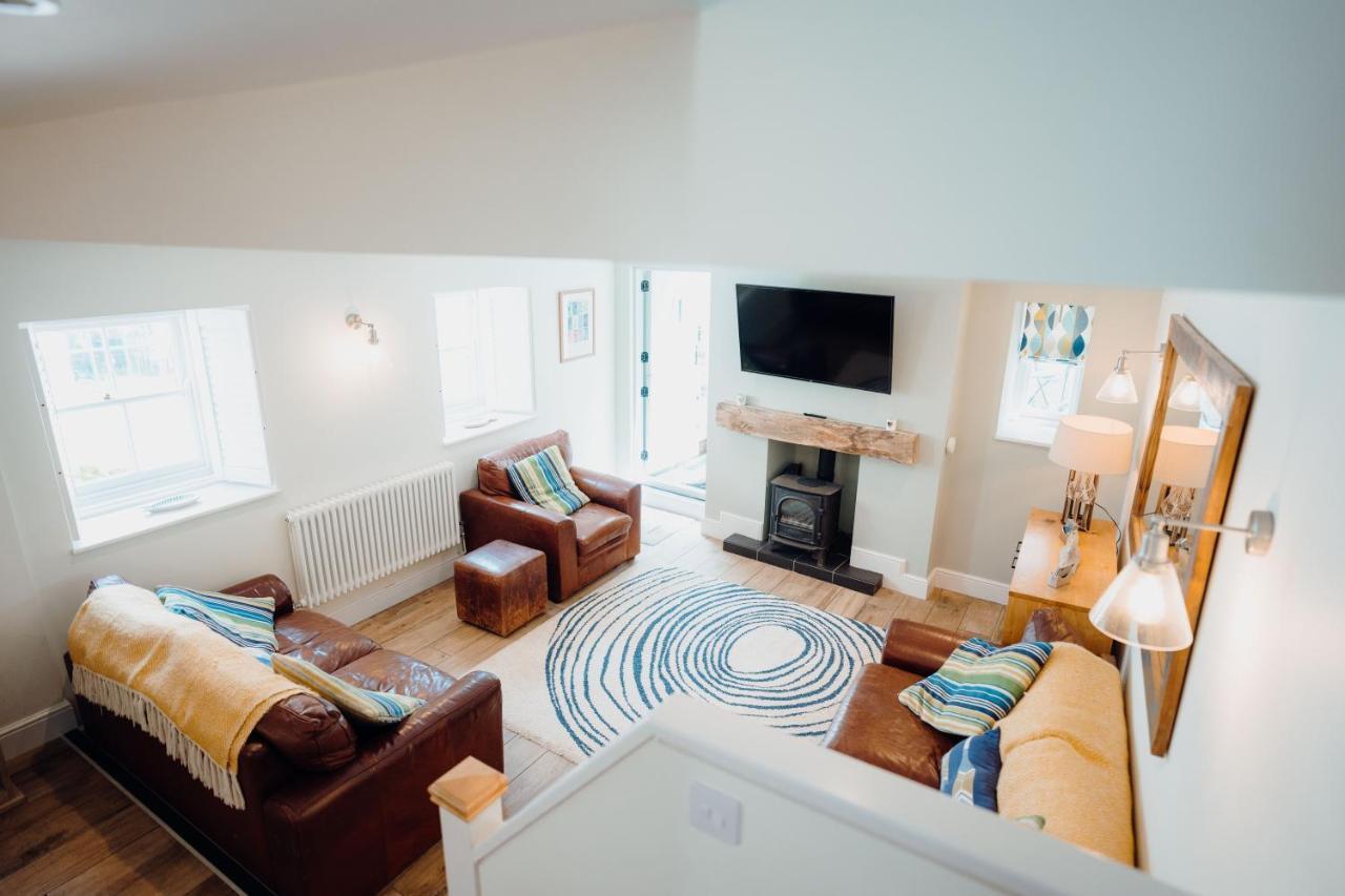 Quaint Cosy With A Hot Tub In Centre *