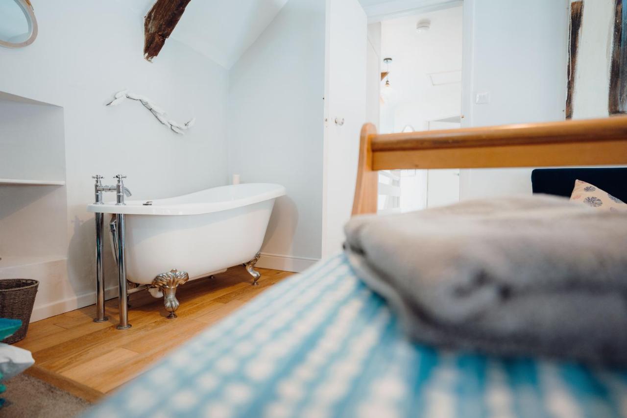 Holiday home Quaint Cosy With A Hot Tub In Centre Tenby