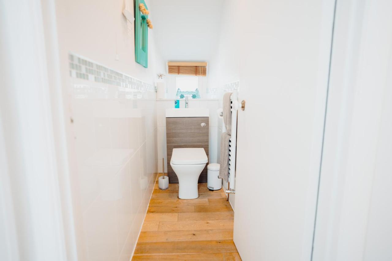 Holiday home Quaint Cosy With A Hot Tub In Centre