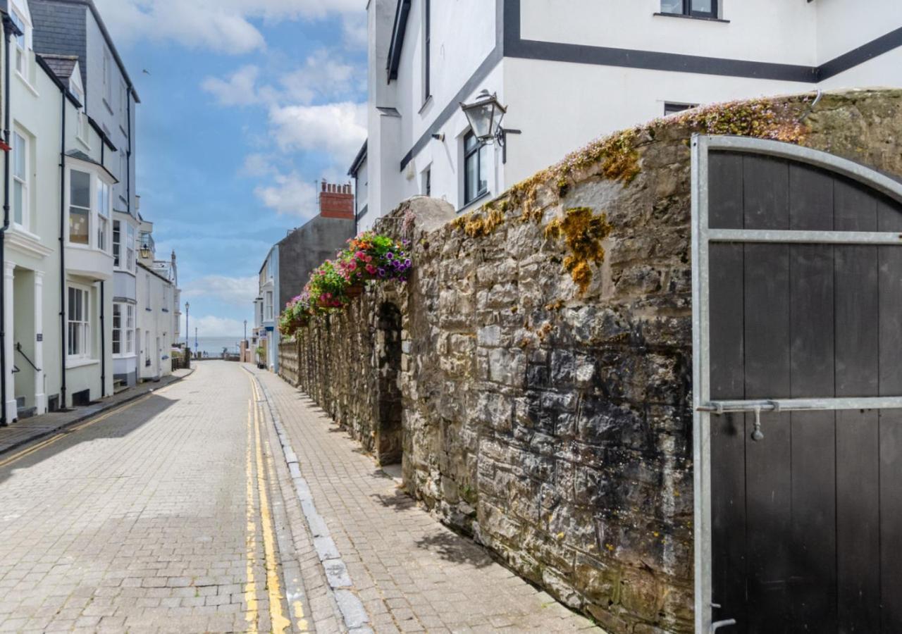 Wall Cottage * Tenby