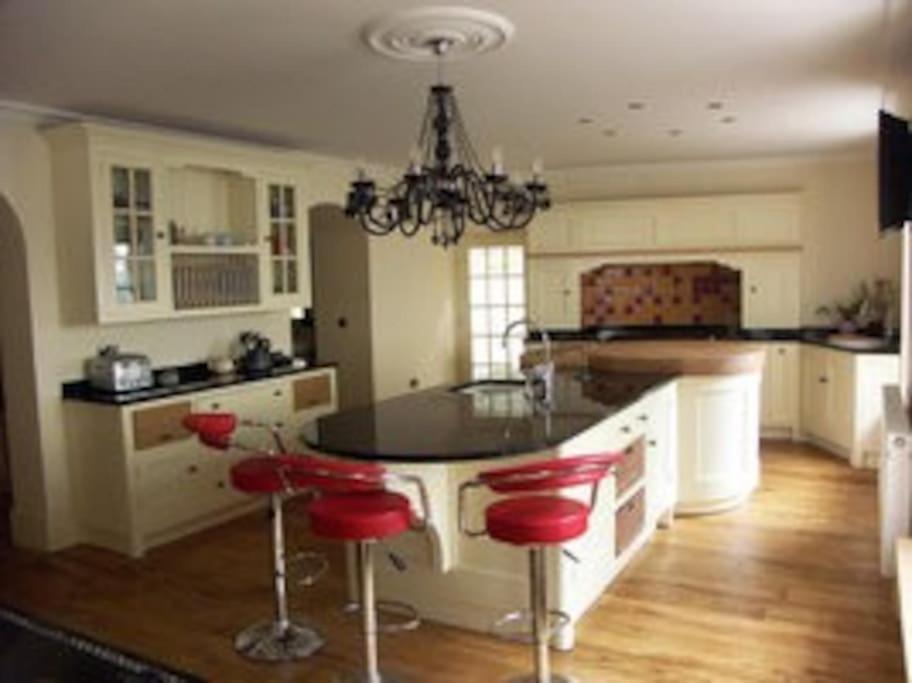 Holiday home Huge Pet Friendly House Sleeps 14 *