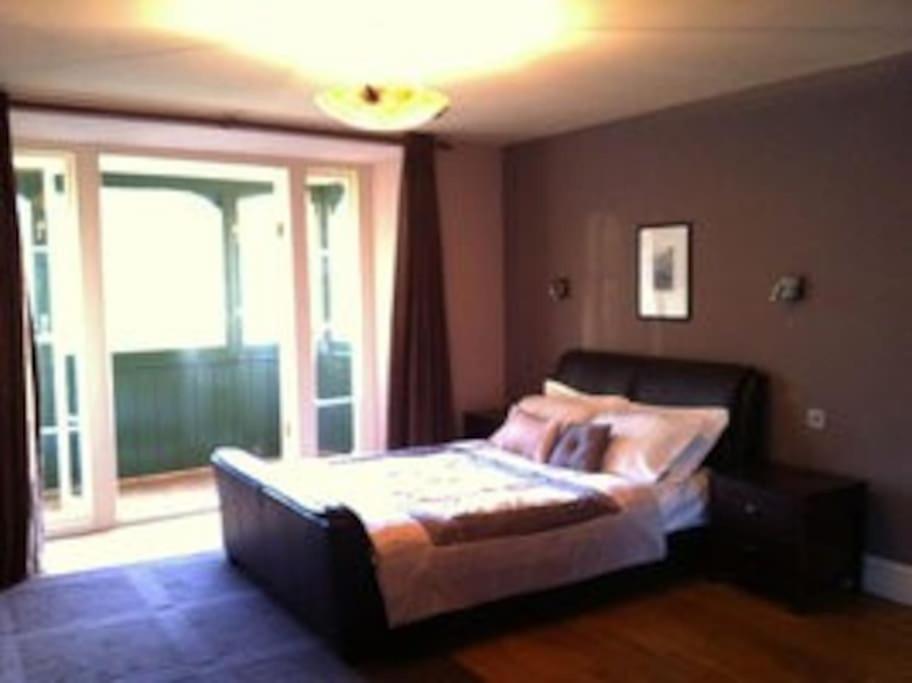 Huge Pet Friendly House Sleeps 14 Tenby