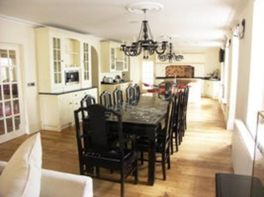 Holiday home Huge Pet Friendly House Sleeps 14 *