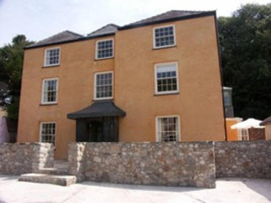 Holiday home Huge Pet Friendly House Sleeps 14
