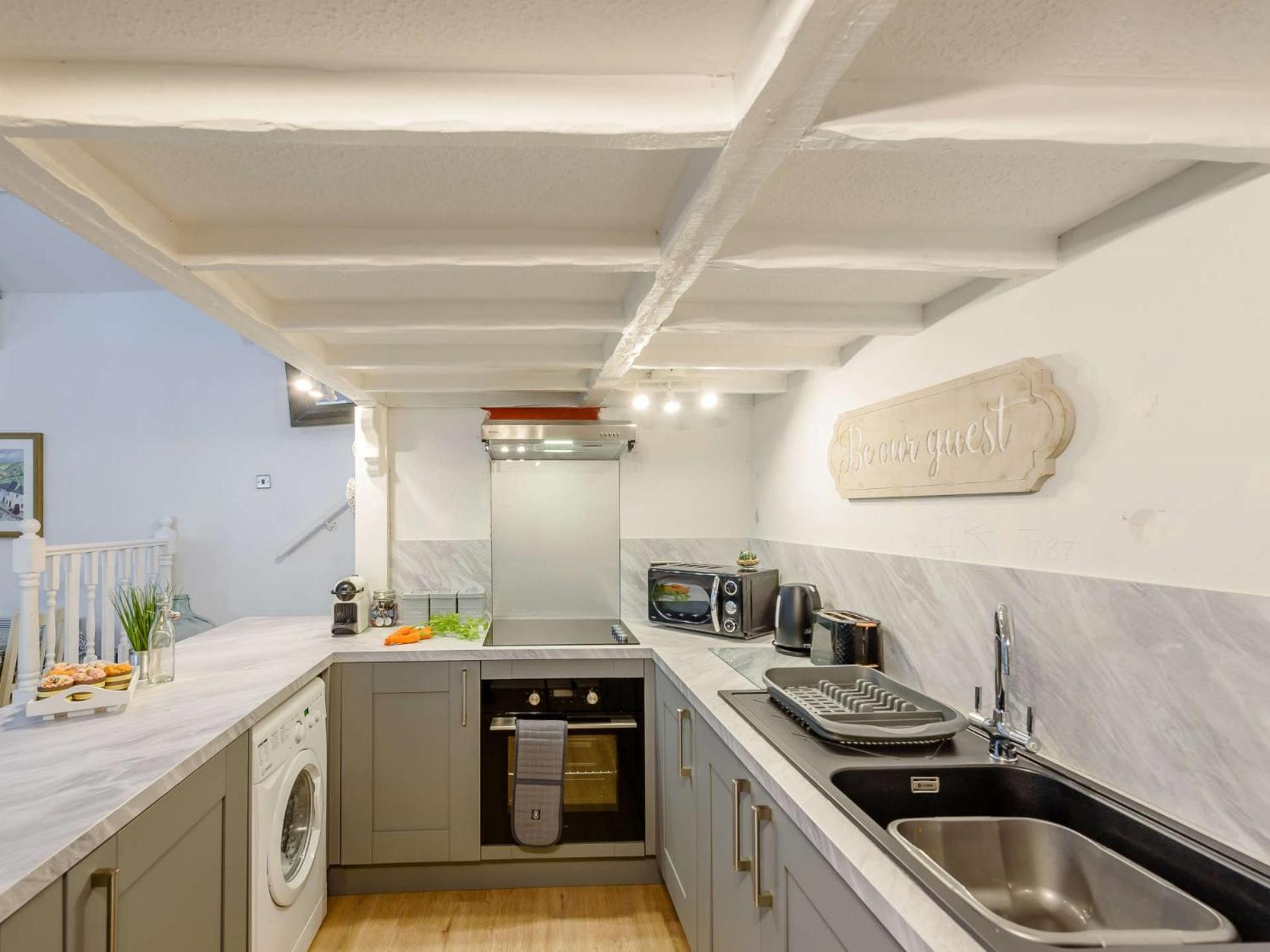 2 Bed In 86854 Holiday home Tenby