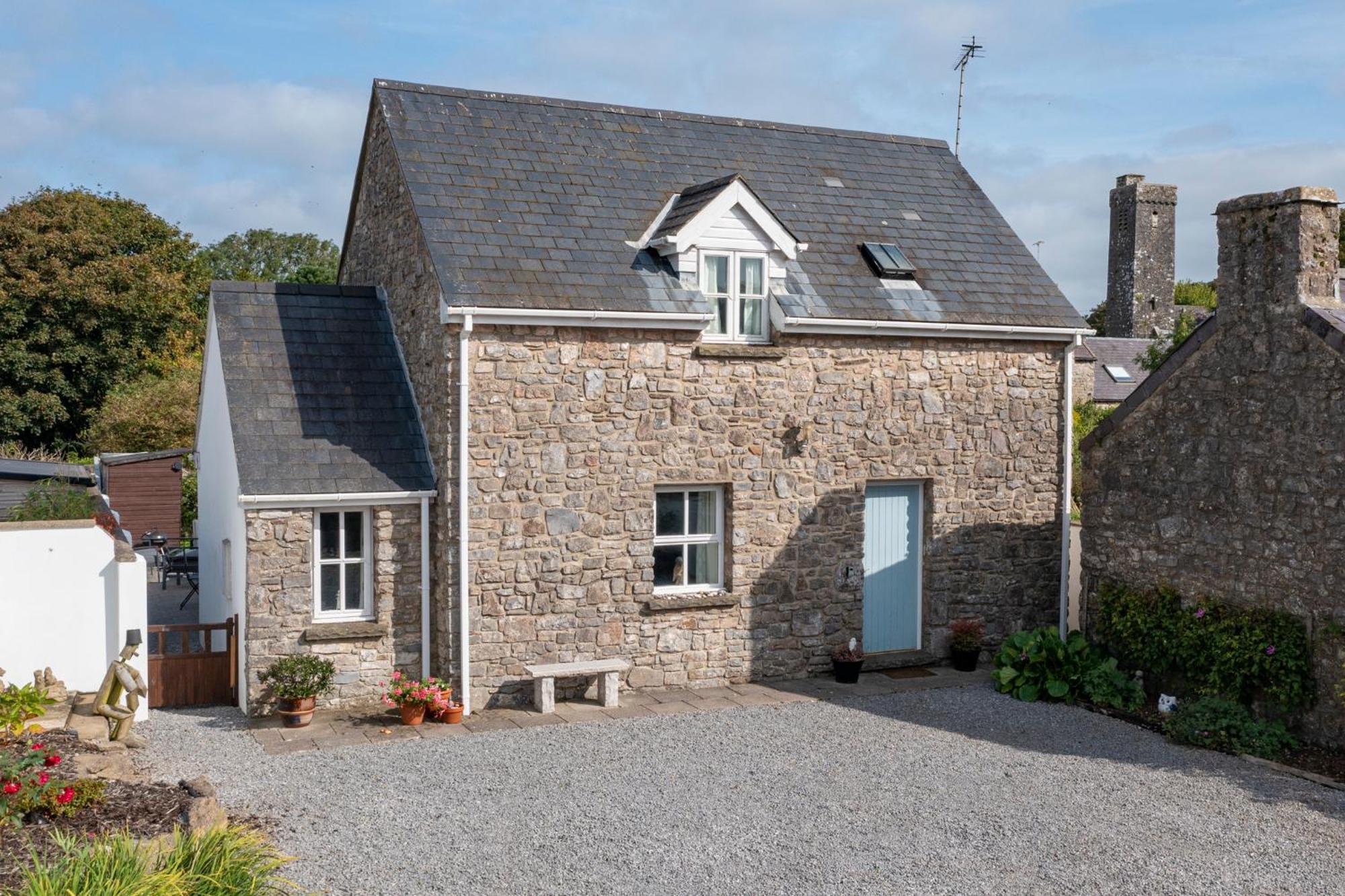 Two Hoots - Peaceful Rural Views Holiday home Tenby