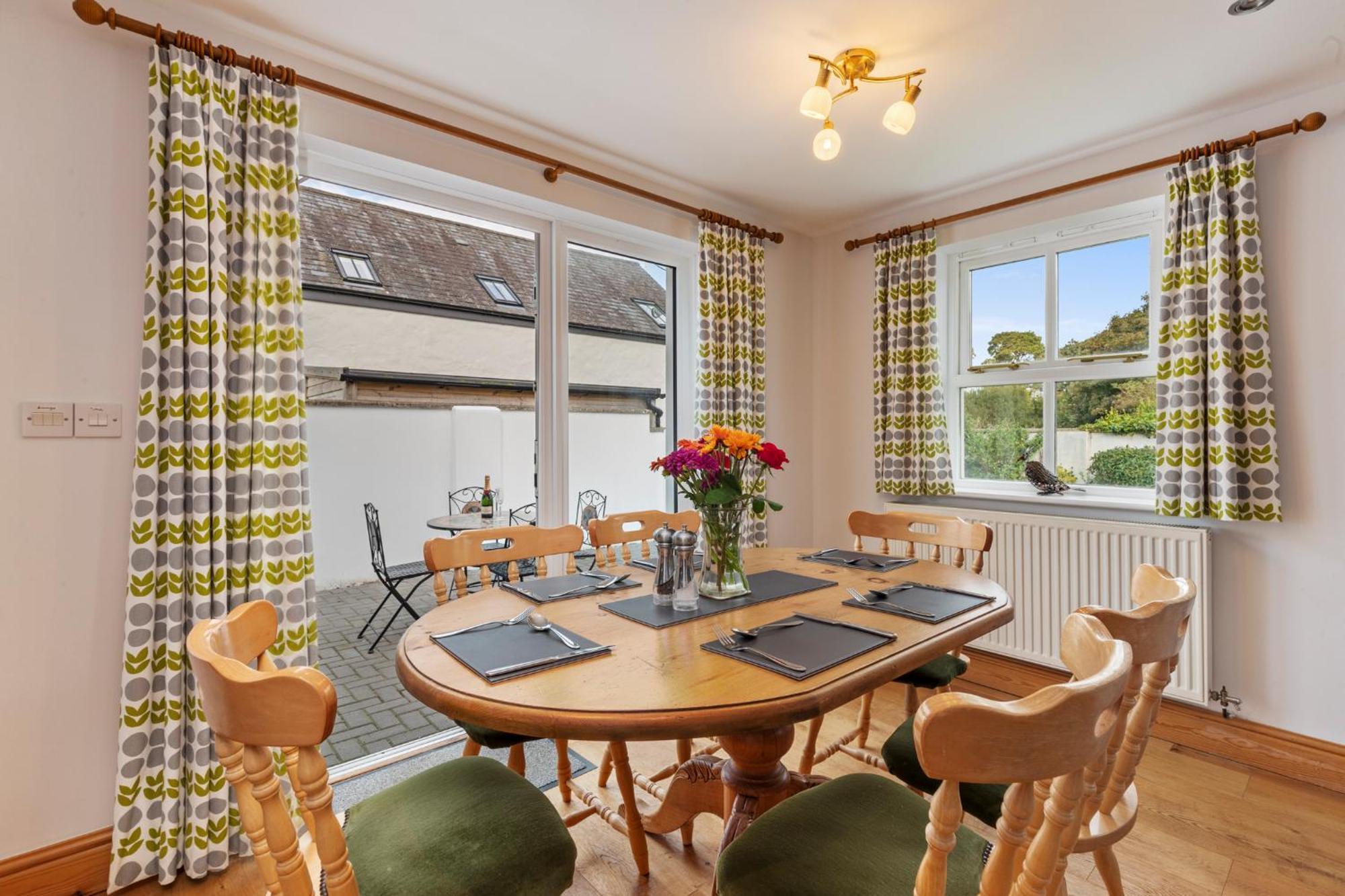 Two Hoots - Peaceful Rural Views Holiday home *