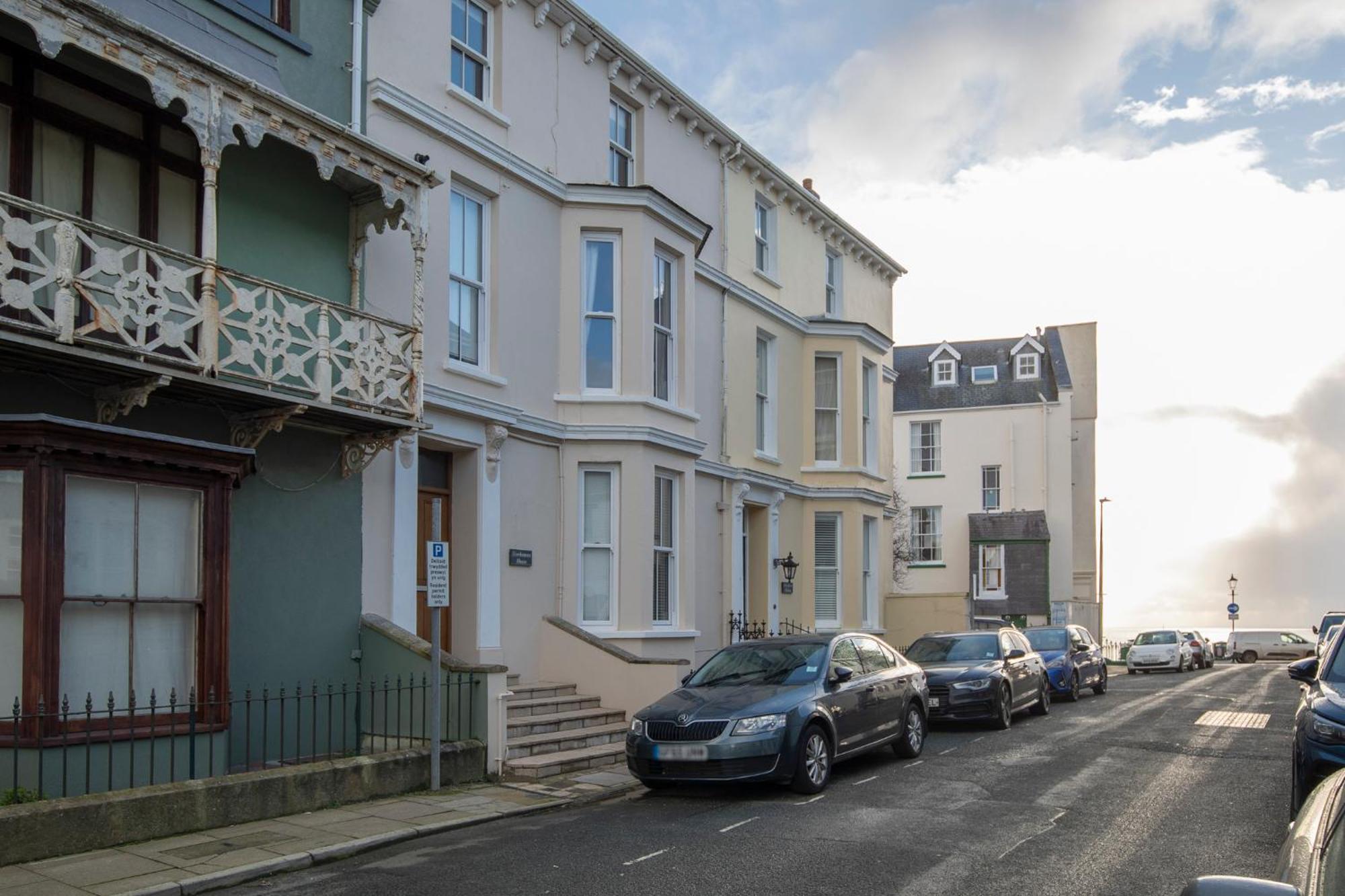 Sherbourne House - Seaside Apartment *