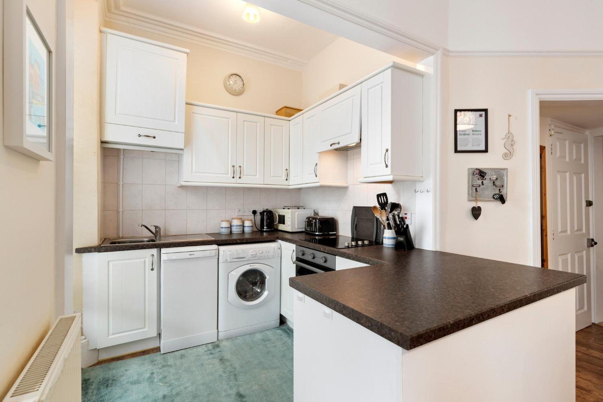 Sherbourne House - Seaside Apartment Tenby