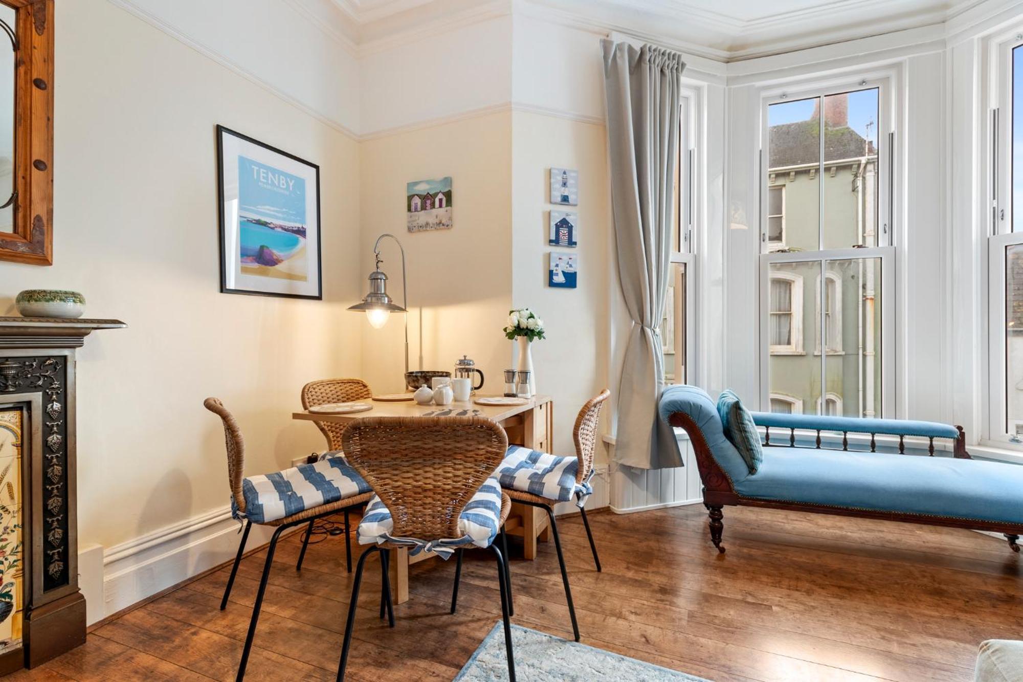 Sherbourne House - Seaside Apartment Tenby
