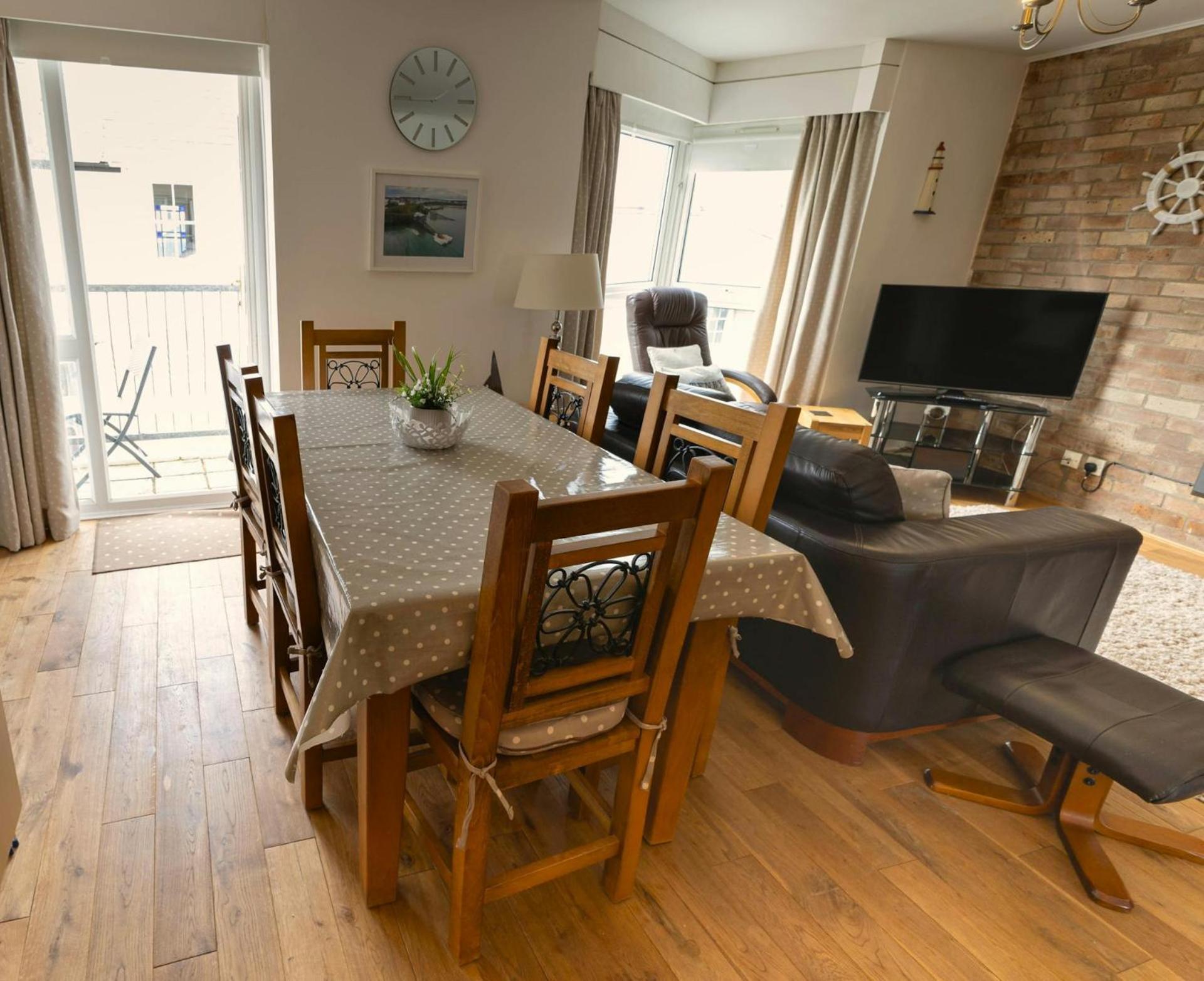 8 St Marys Court Tenby