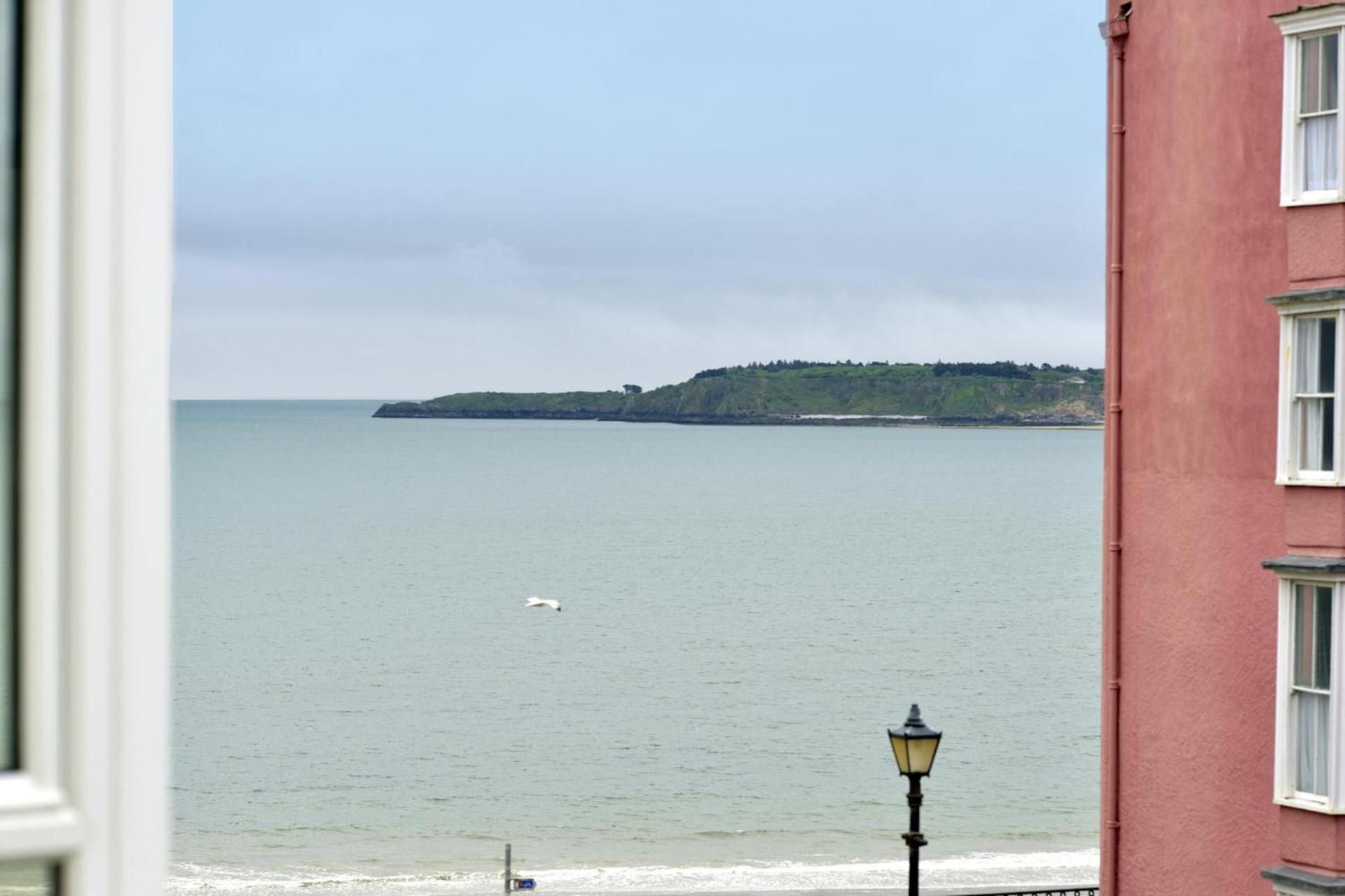 8 St Marys Court * Tenby