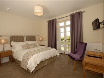 Trefloyne Manor Country house