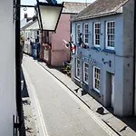Seagulls Nest - 2 Bedroom Apartment - Tenby