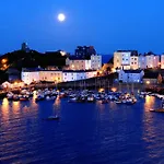 Stylish Tenby Apartment, Great Location, Parking