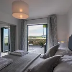 Apartment 3 Waterstone House - Sea Front Apartment, Hot Tub